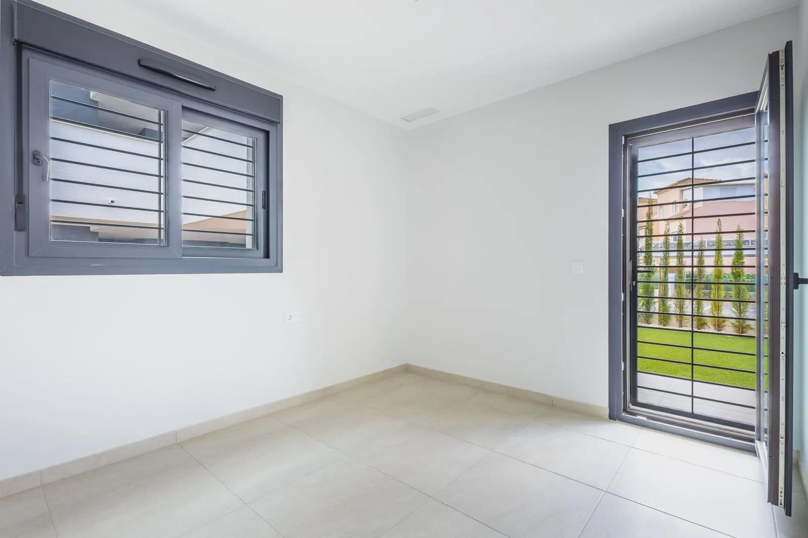 3 sypialnia Apartament na sprzedaż w Playa Flamenca z basenem garażem - 522 000 € (Ref: 9983720)