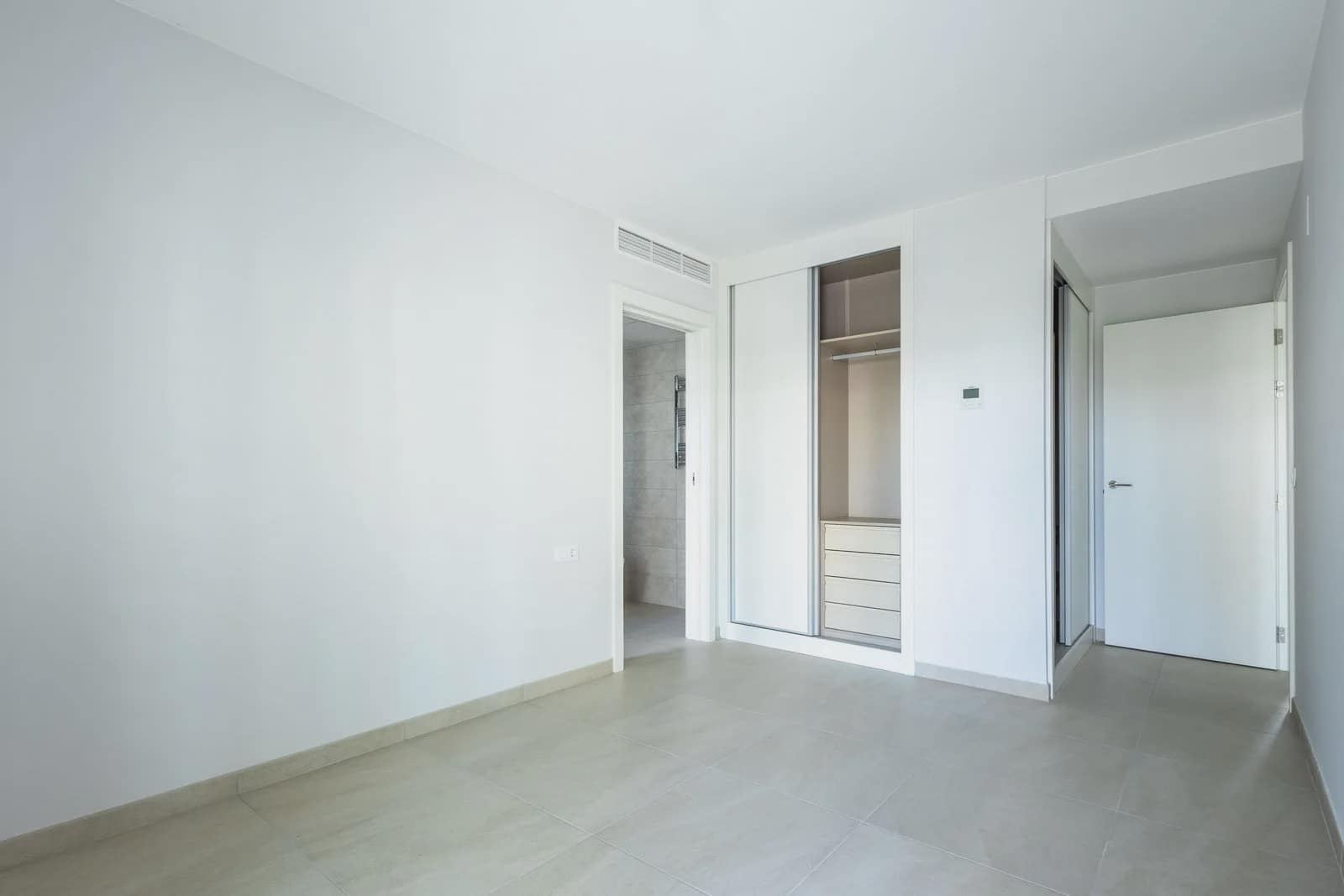 3 sypialnia Apartament na sprzedaż w Playa Flamenca z basenem garażem - 522 000 € (Ref: 9983720)