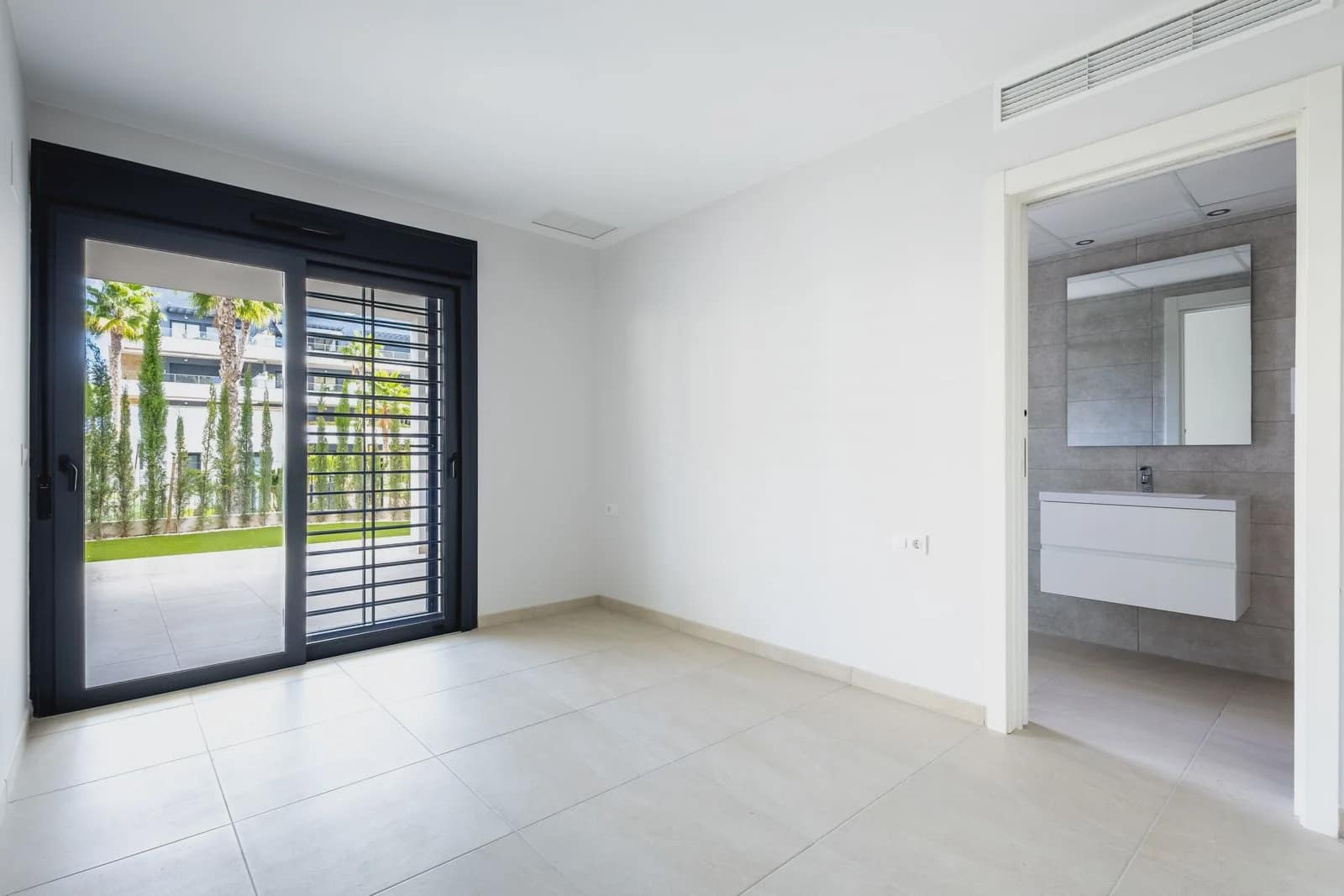 3 sypialnia Apartament na sprzedaż w Playa Flamenca z basenem garażem - 522 000 € (Ref: 9983720)