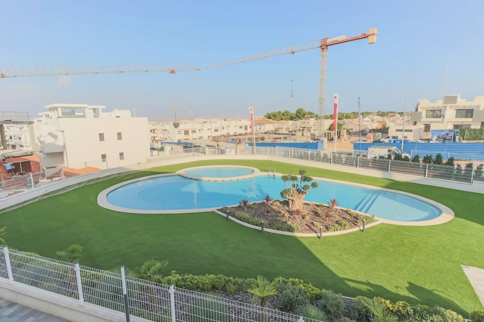 2 soveværelse Lejlighed til salg i Los Balcones med swimmingpool garage - € 369.000 (Ref: 9983721)