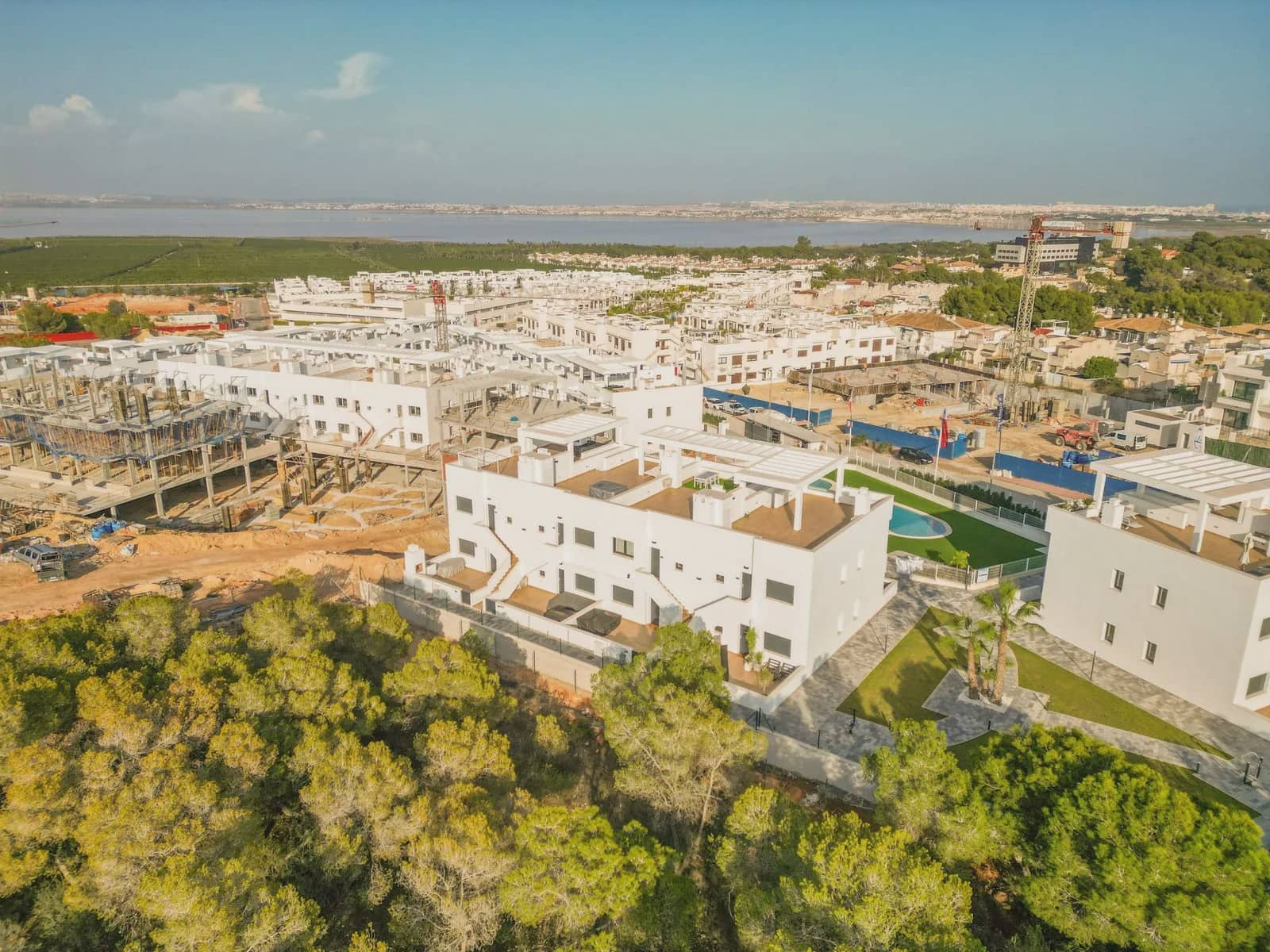 2 soveværelse Lejlighed til salg i Los Balcones med swimmingpool garage - € 369.000 (Ref: 9983721)