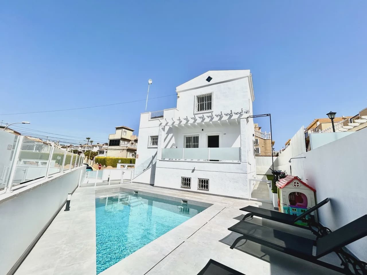 5 sovrum Villa till salu i Villamartin med pool garage - 459 000 € (Ref: 9983723)