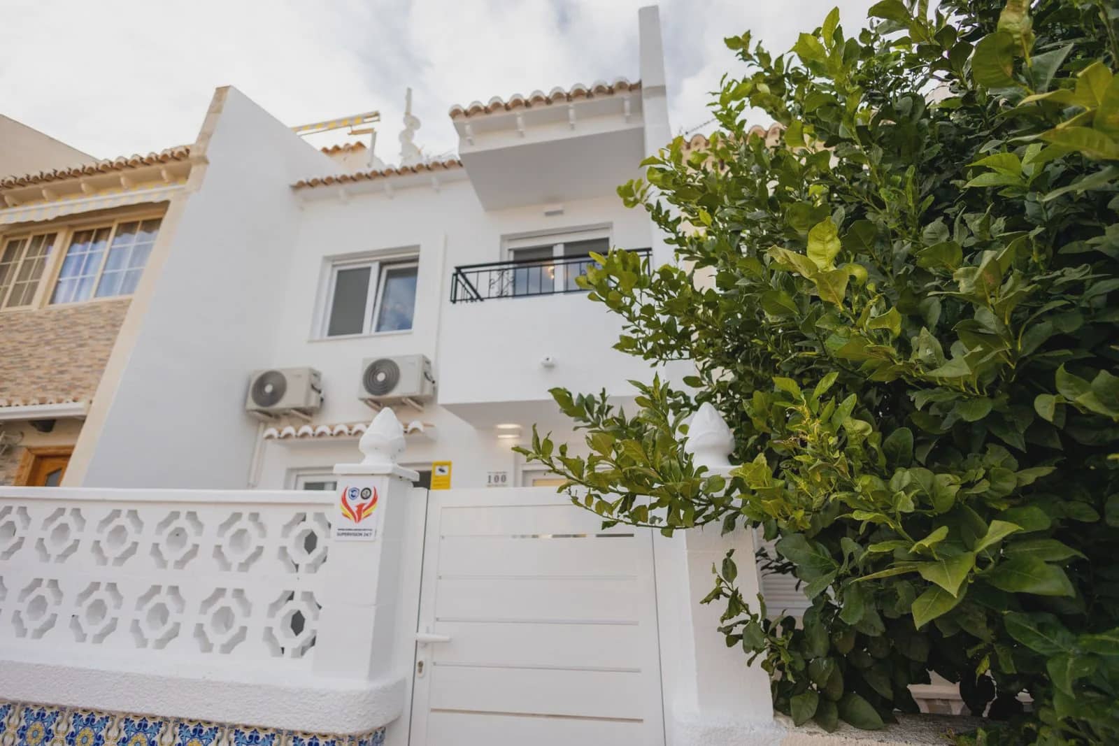 3 bedroom Townhouse for sale in Los Balcones with pool - € 229,000 (Ref: 9984053)