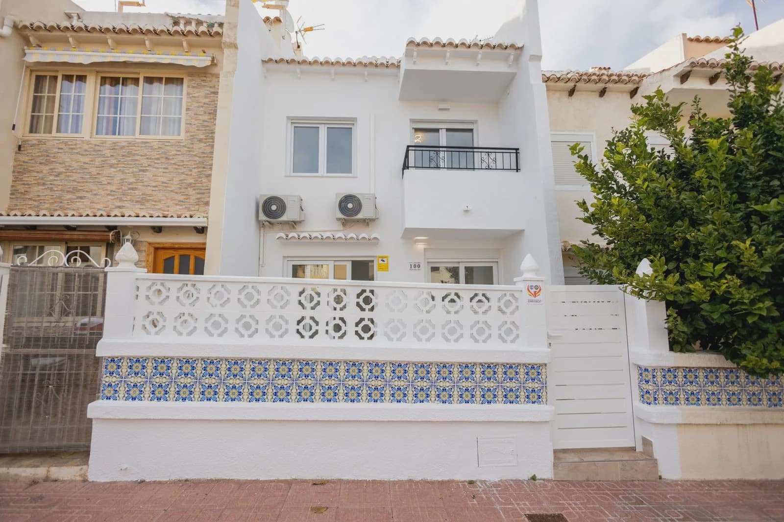 3 bedroom Townhouse for sale in Los Balcones with pool - € 229,000 (Ref: 9984053)