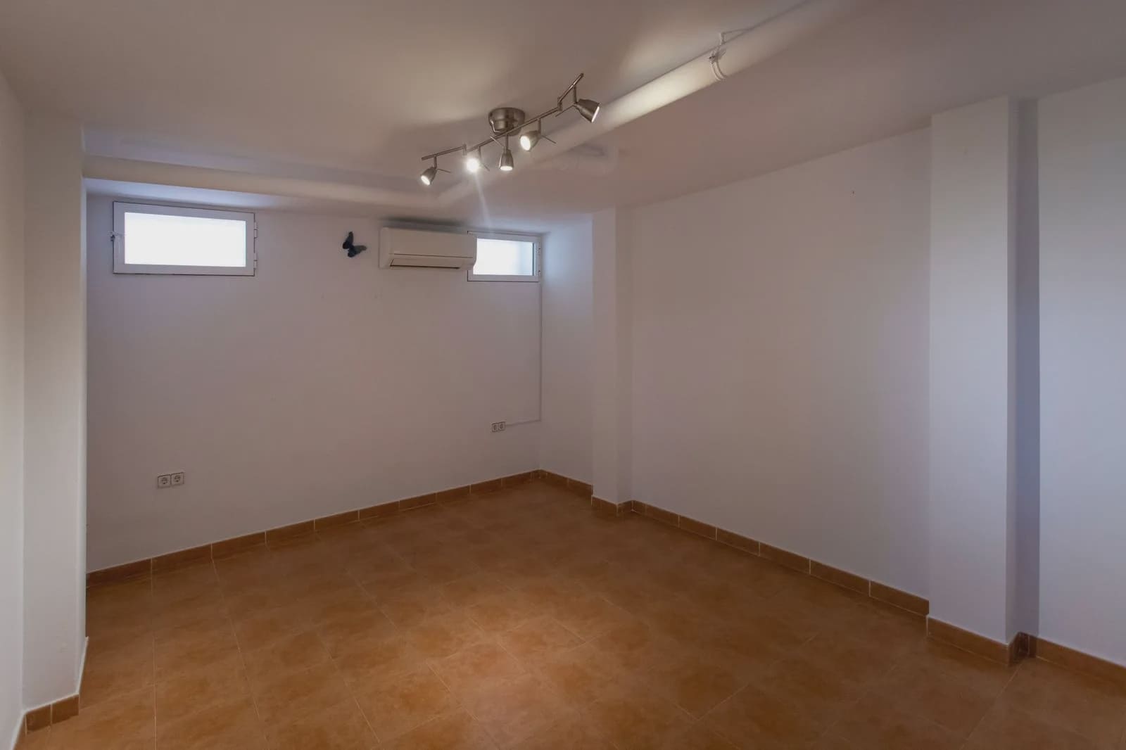 4 quarto Moradia para venda em Torrevieja com piscina garagem - 549 000 € (Ref: 9984093)