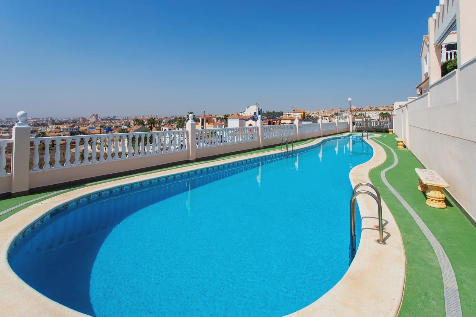 4 quarto Moradia para venda em Torrevieja com piscina garagem - 549 000 € (Ref: 9984093)