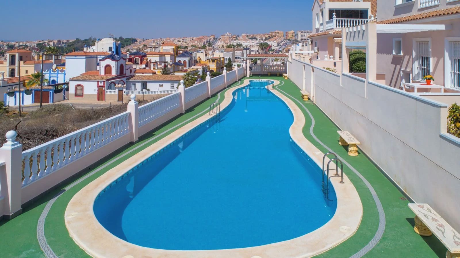 4 quarto Moradia para venda em Torrevieja com piscina garagem - 549 000 € (Ref: 9984093)