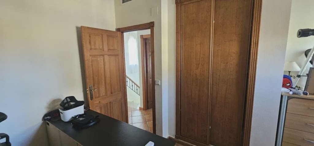 3 slaapkamer Villa te koop in Lo Crispin met zwembad garage - € 220.000 (Ref: 9984182)