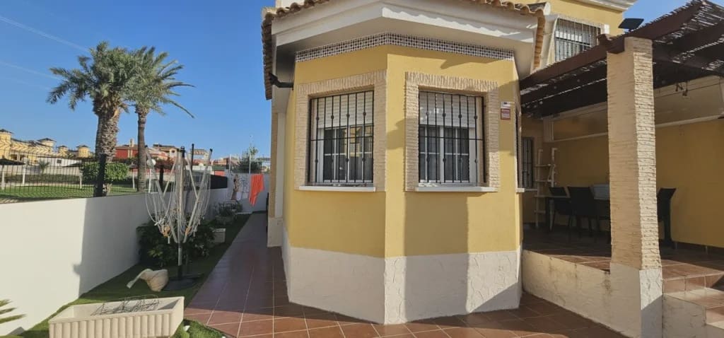 3 slaapkamer Villa te koop in Lo Crispin met zwembad garage - € 220.000 (Ref: 9984182)