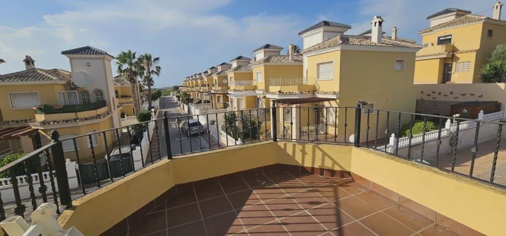 3 slaapkamer Villa te koop in Lo Crispin met zwembad garage - € 220.000 (Ref: 9984182)