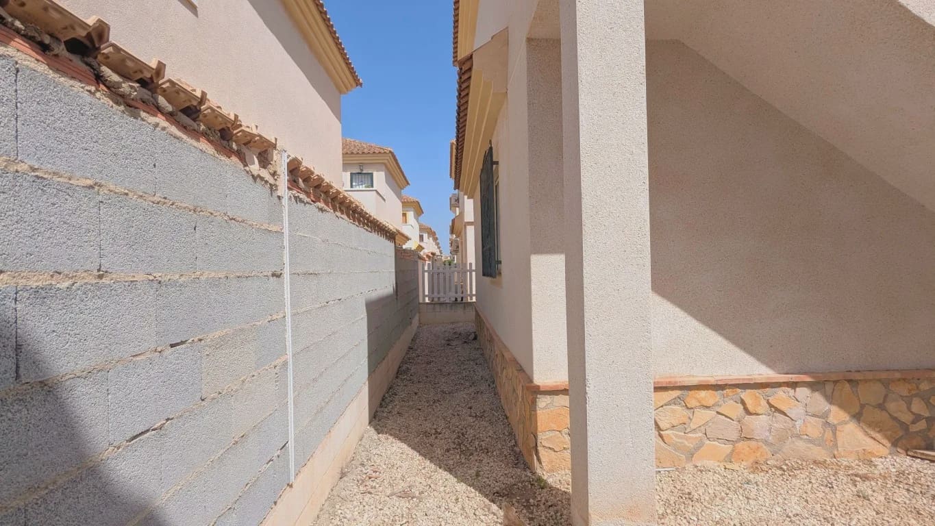3 soveværelse Villa til salg i Lo Crispin med swimmingpool garage - € 225.000 (Ref: 9984184)