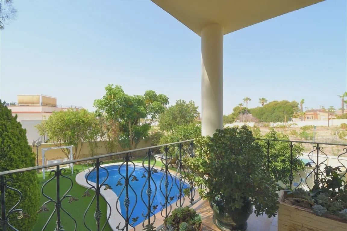 5 quarto Moradia para venda em Ciudad Quesada com piscina garagem - 630 000 € (Ref: 9984185)