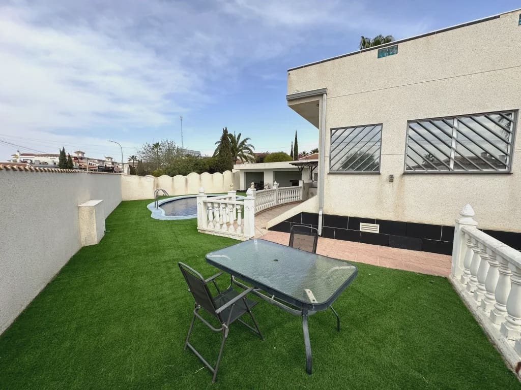 3 makuuhuone Huvila myytävänä paikassa Ciudad Quesada mukana uima-altaan - 549 950 € (Ref: 9984186)