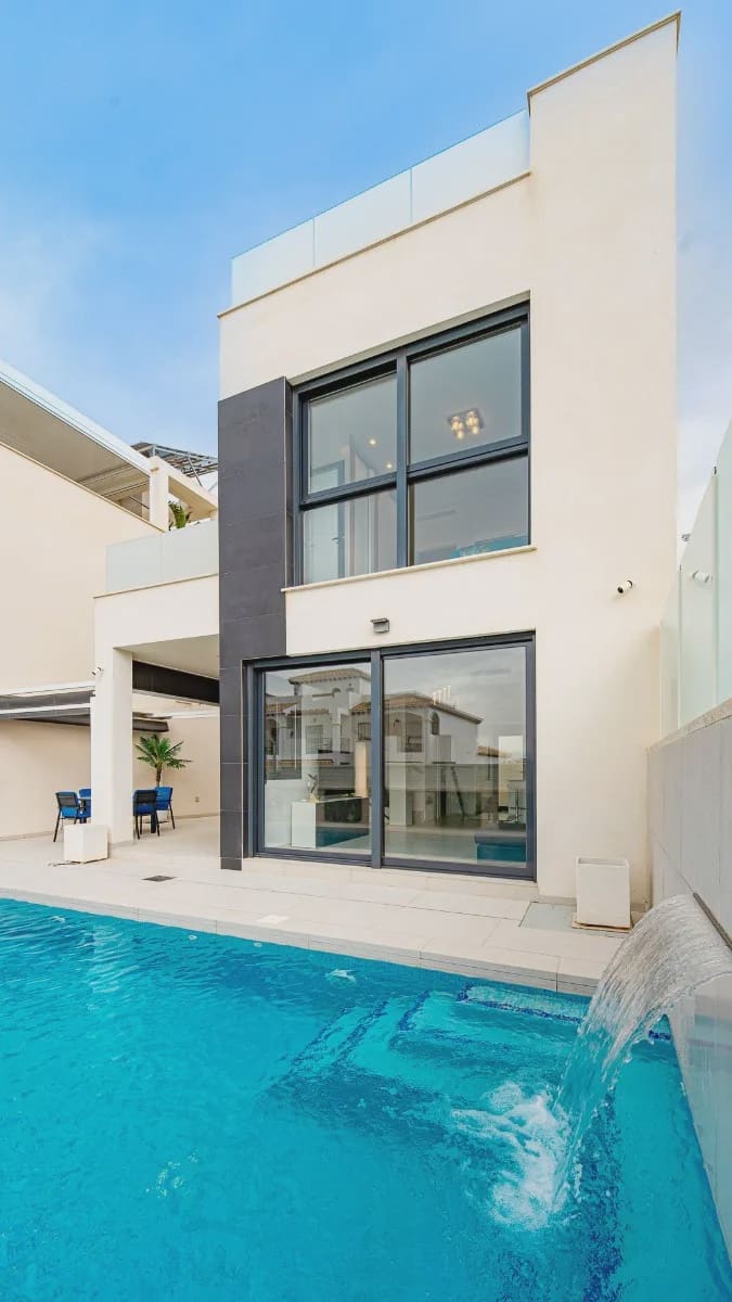 4 sypialnia Willa na sprzedaż w Orihuela Costa z basenem garażem - 650 000 € (Ref: 9994462)