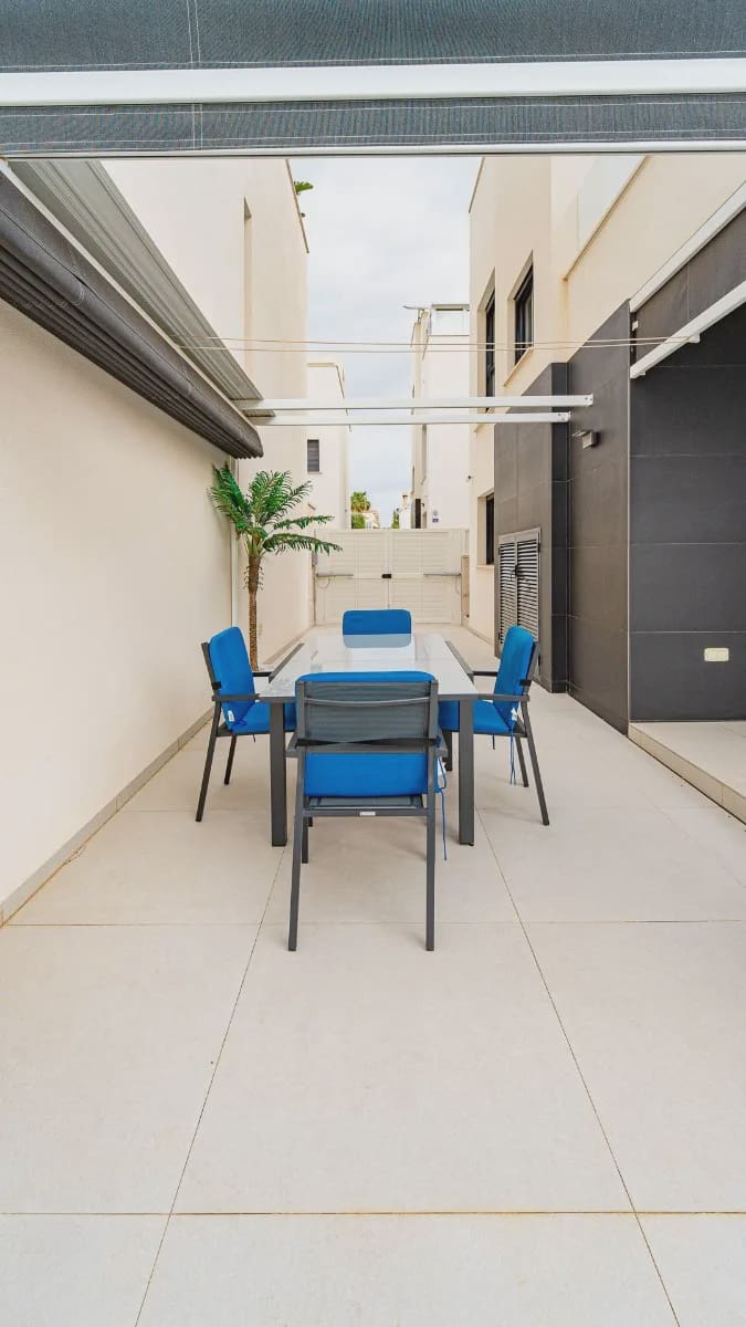 4 sypialnia Willa na sprzedaż w Orihuela Costa z basenem garażem - 650 000 € (Ref: 9994462)
