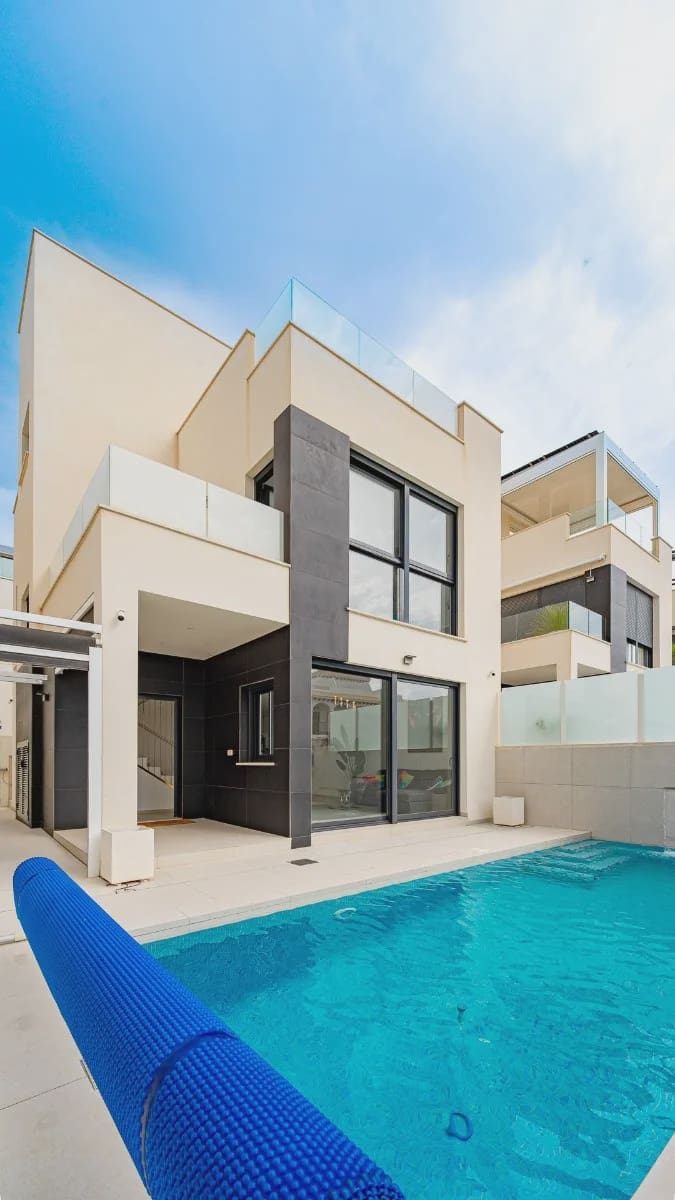 4 sypialnia Willa na sprzedaż w Orihuela Costa z basenem garażem - 650 000 € (Ref: 9994462)