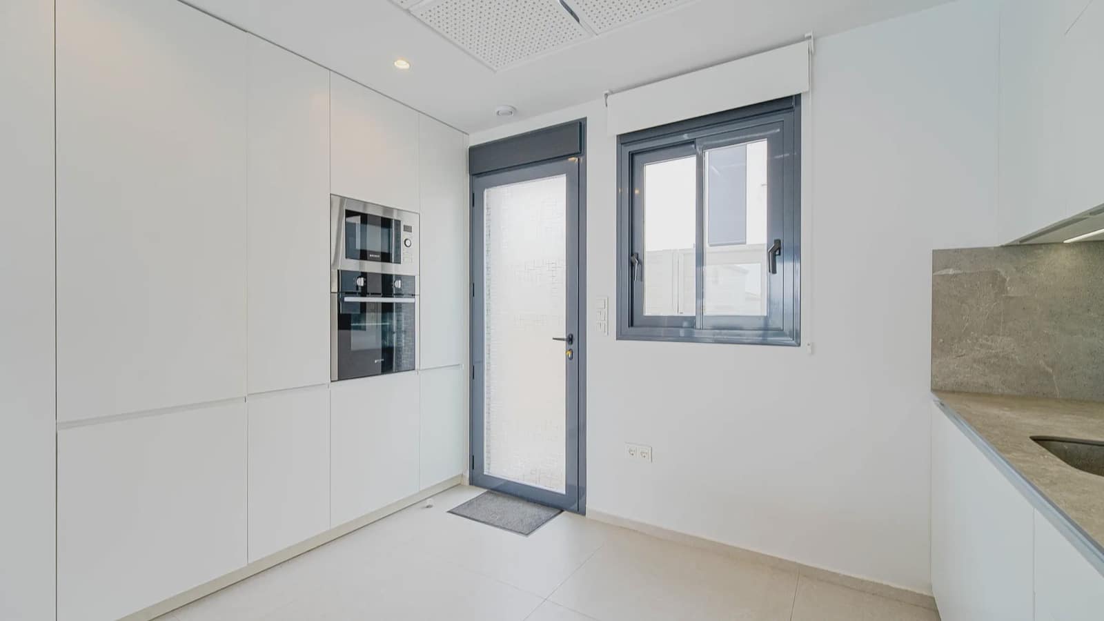 4 sypialnia Willa na sprzedaż w Orihuela Costa z basenem garażem - 650 000 € (Ref: 9994462)