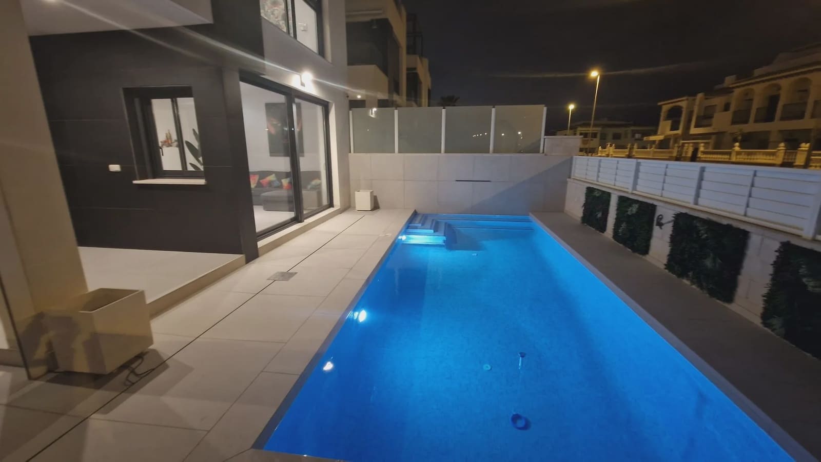 4 sypialnia Willa na sprzedaż w Orihuela Costa z basenem garażem - 650 000 € (Ref: 9994462)