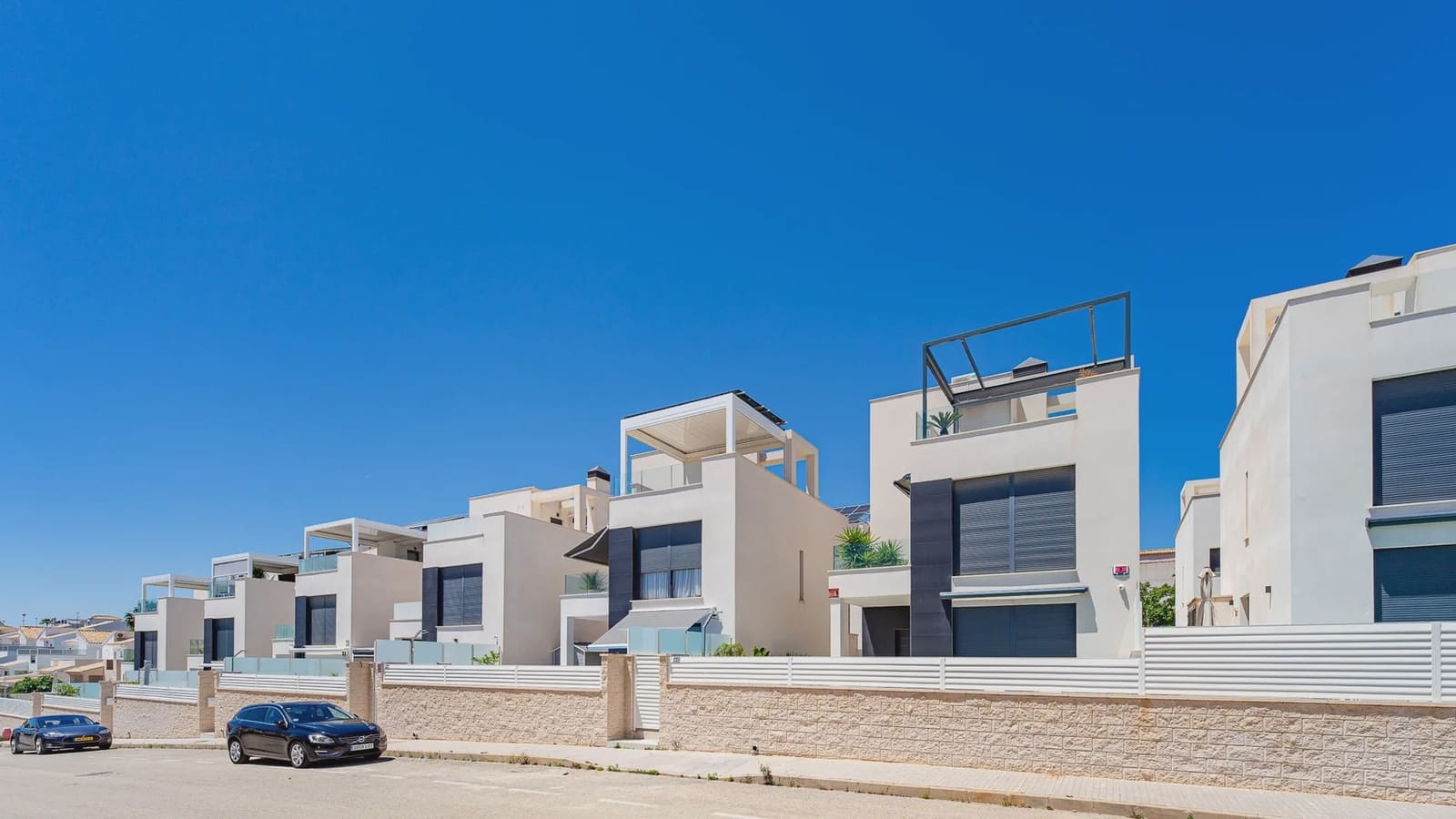 4 sypialnia Willa na sprzedaż w Orihuela Costa z basenem garażem - 650 000 € (Ref: 9994462)