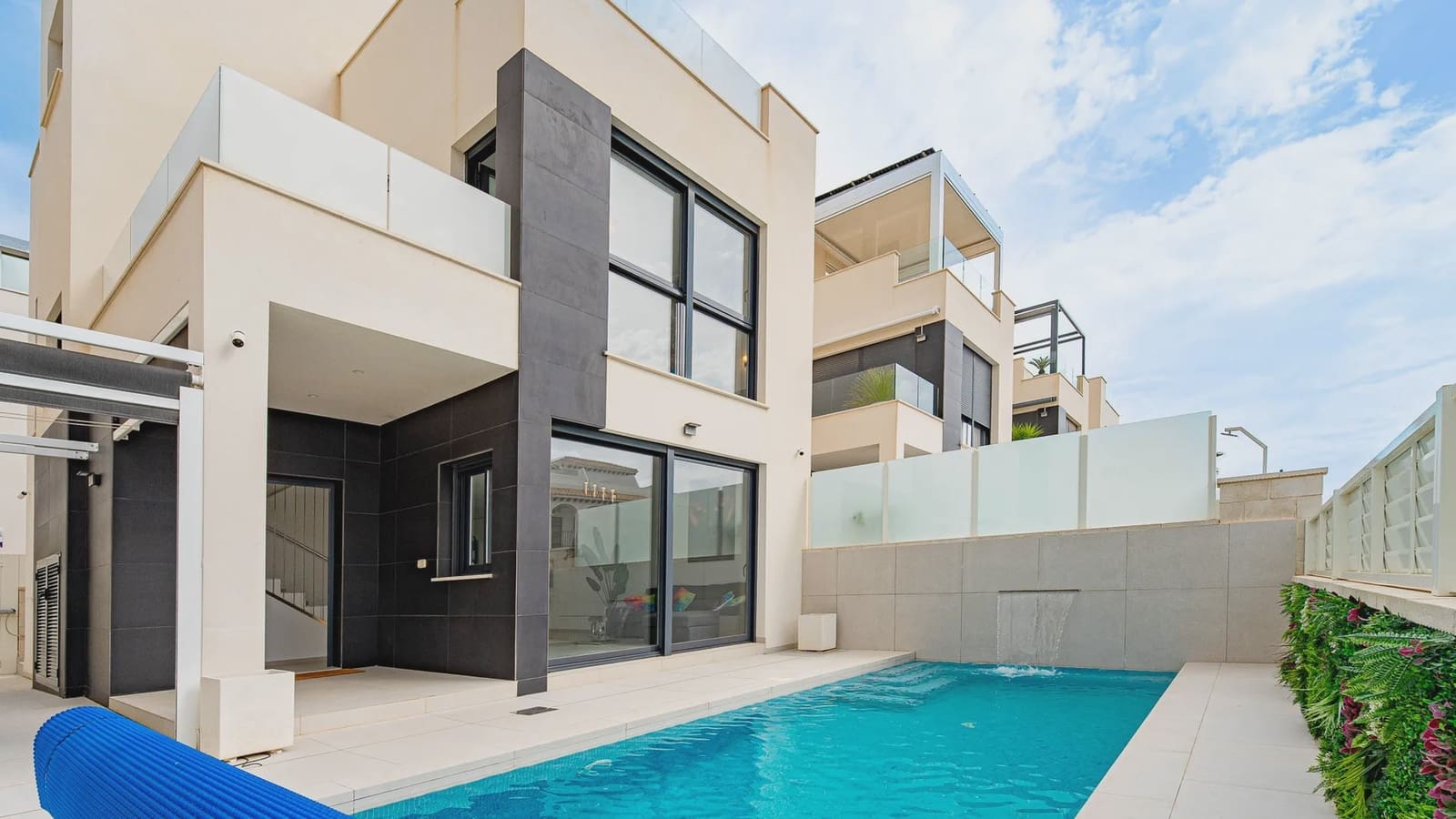 4 sypialnia Willa na sprzedaż w Orihuela Costa z basenem garażem - 650 000 € (Ref: 9994462)
