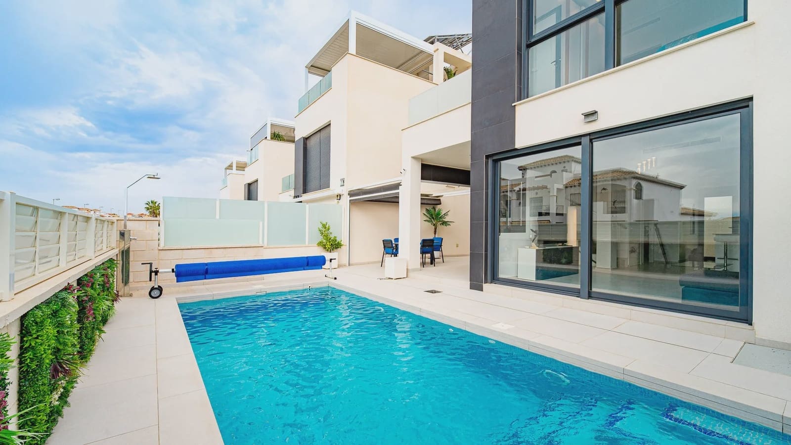 4 sypialnia Willa na sprzedaż w Orihuela Costa z basenem garażem - 650 000 € (Ref: 9994462)