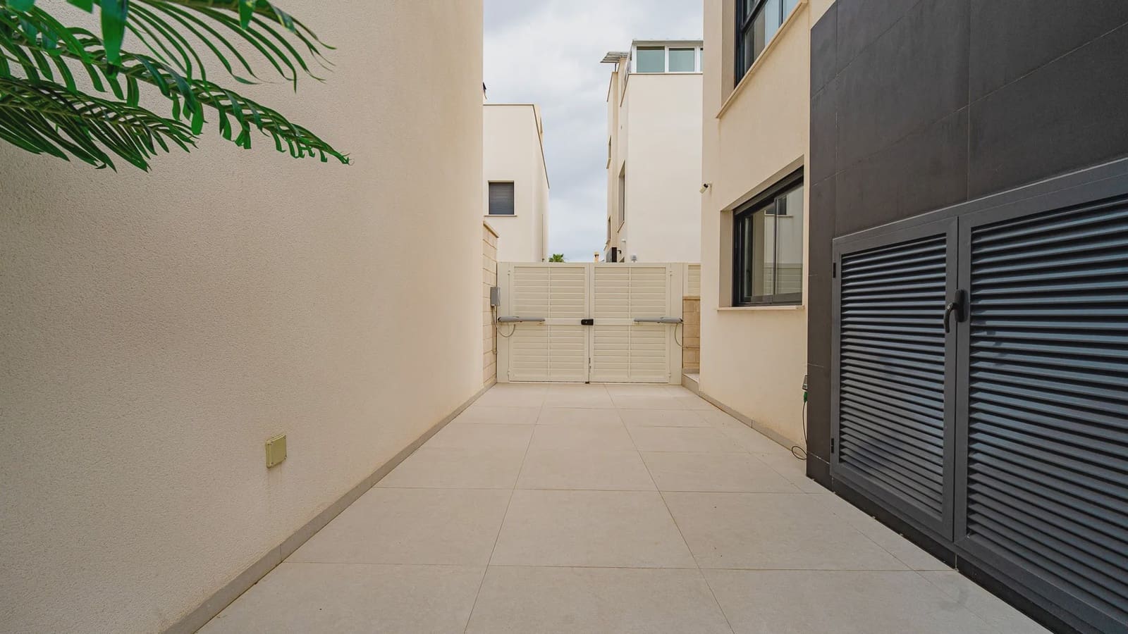 4 sypialnia Willa na sprzedaż w Orihuela Costa z basenem garażem - 650 000 € (Ref: 9994462)