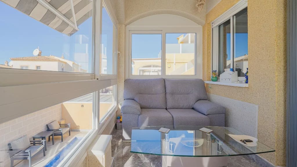 2 Zimmer Villa zu verkaufen in Orihuela Costa mit Pool Garage - 245.000 € (Ref: 9994463)