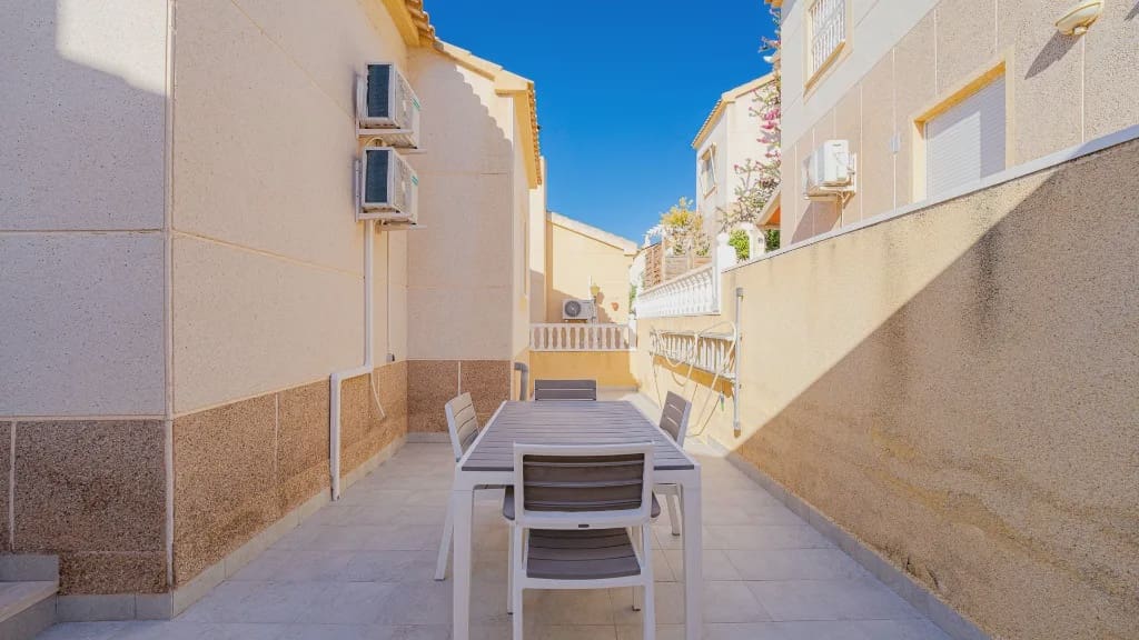 2 Zimmer Villa zu verkaufen in Orihuela Costa mit Pool Garage - 245.000 € (Ref: 9994463)