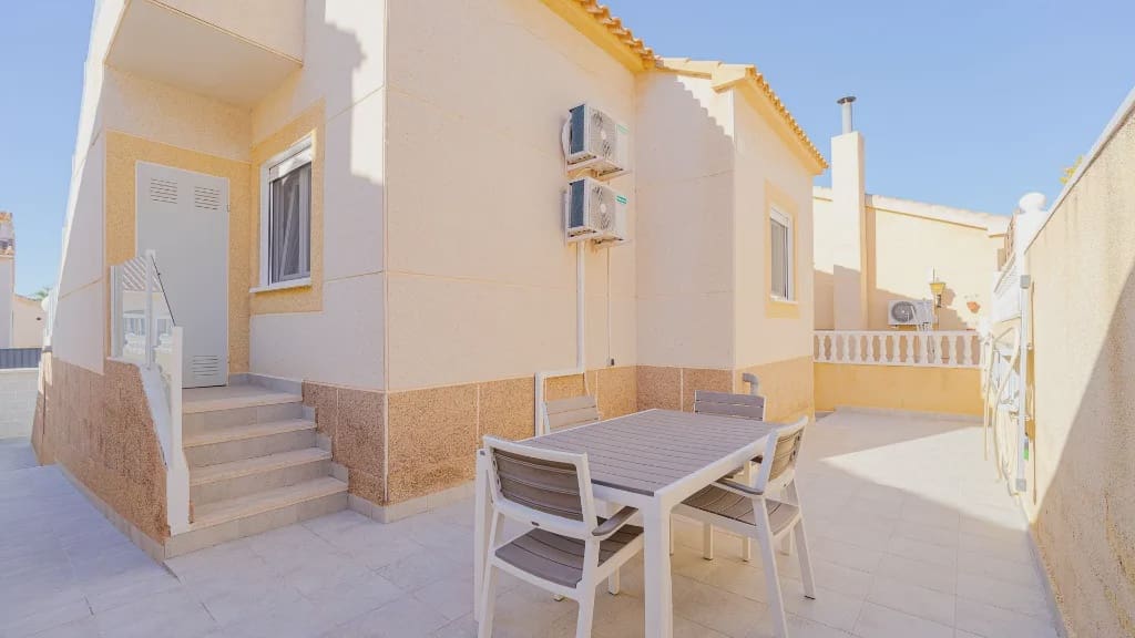 2 Zimmer Villa zu verkaufen in Orihuela Costa mit Pool Garage - 245.000 € (Ref: 9994463)