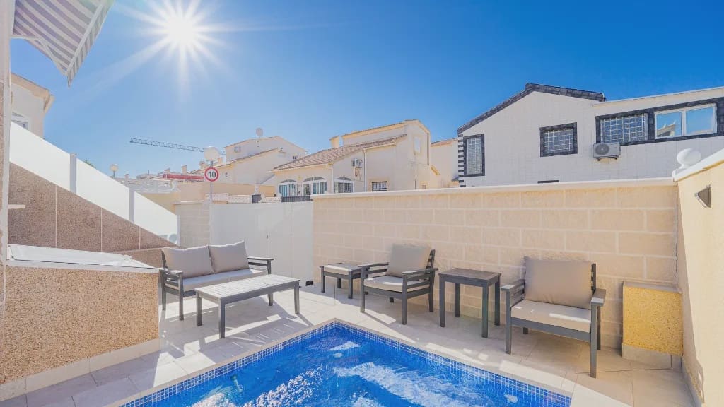 2 Zimmer Villa zu verkaufen in Orihuela Costa mit Pool Garage - 245.000 € (Ref: 9994463)