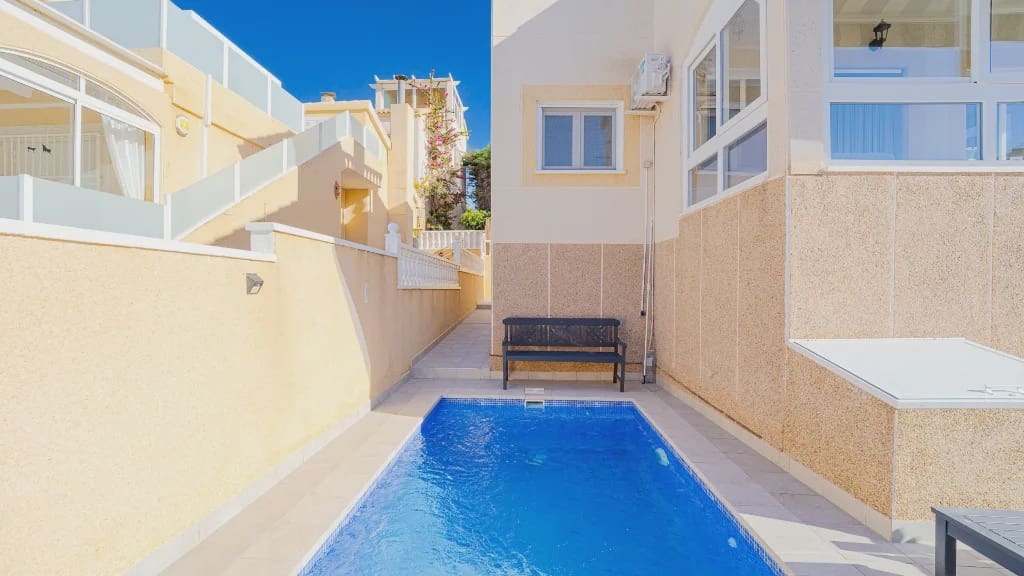 2 Zimmer Villa zu verkaufen in Orihuela Costa mit Pool Garage - 245.000 € (Ref: 9994463)