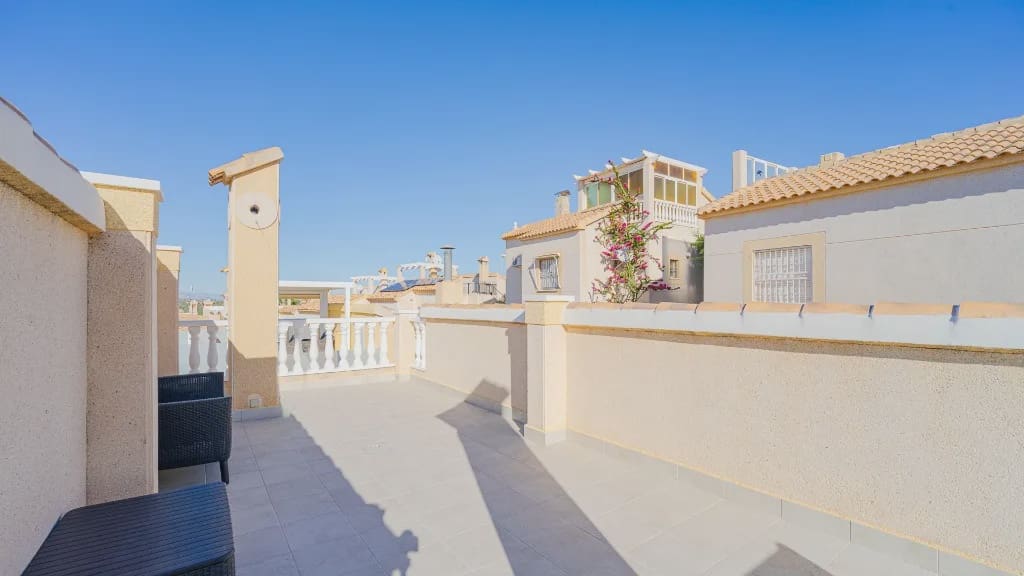 2 Zimmer Villa zu verkaufen in Orihuela Costa mit Pool Garage - 245.000 € (Ref: 9994463)