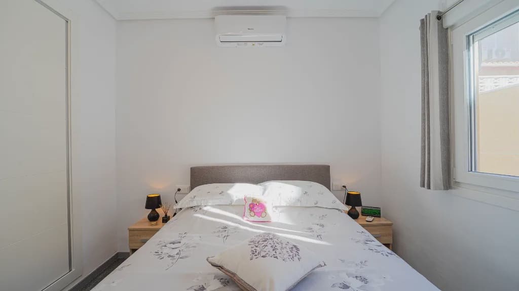 2 Zimmer Villa zu verkaufen in Orihuela Costa mit Pool Garage - 245.000 € (Ref: 9994463)