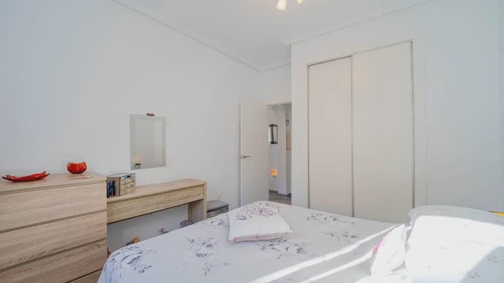 2 Zimmer Villa zu verkaufen in Orihuela Costa mit Pool Garage - 245.000 € (Ref: 9994463)
