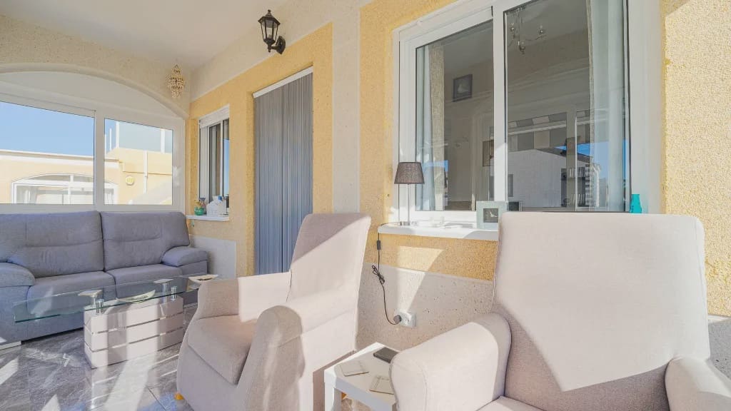 2 Zimmer Villa zu verkaufen in Orihuela Costa mit Pool Garage - 245.000 € (Ref: 9994463)