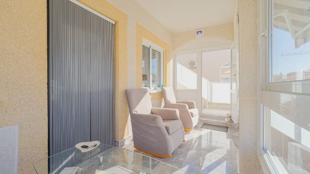 2 Zimmer Villa zu verkaufen in Orihuela Costa mit Pool Garage - 245.000 € (Ref: 9994463)