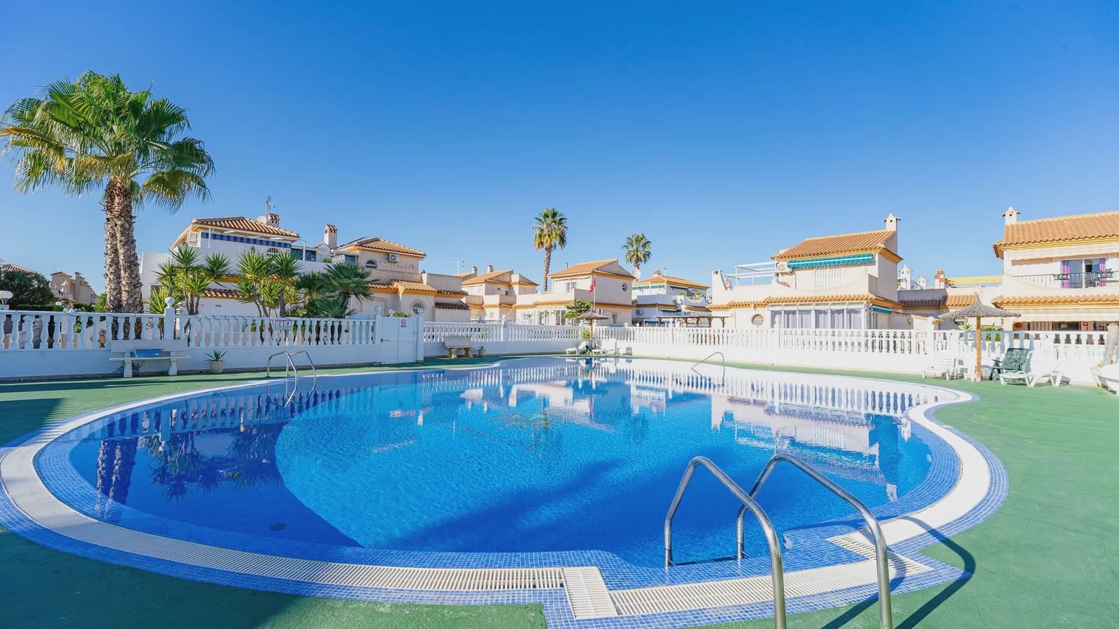3 Zimmer Haus zu verkaufen in Playa Flamenca mit Pool Garage - 259.000 € (Ref: 9994464)