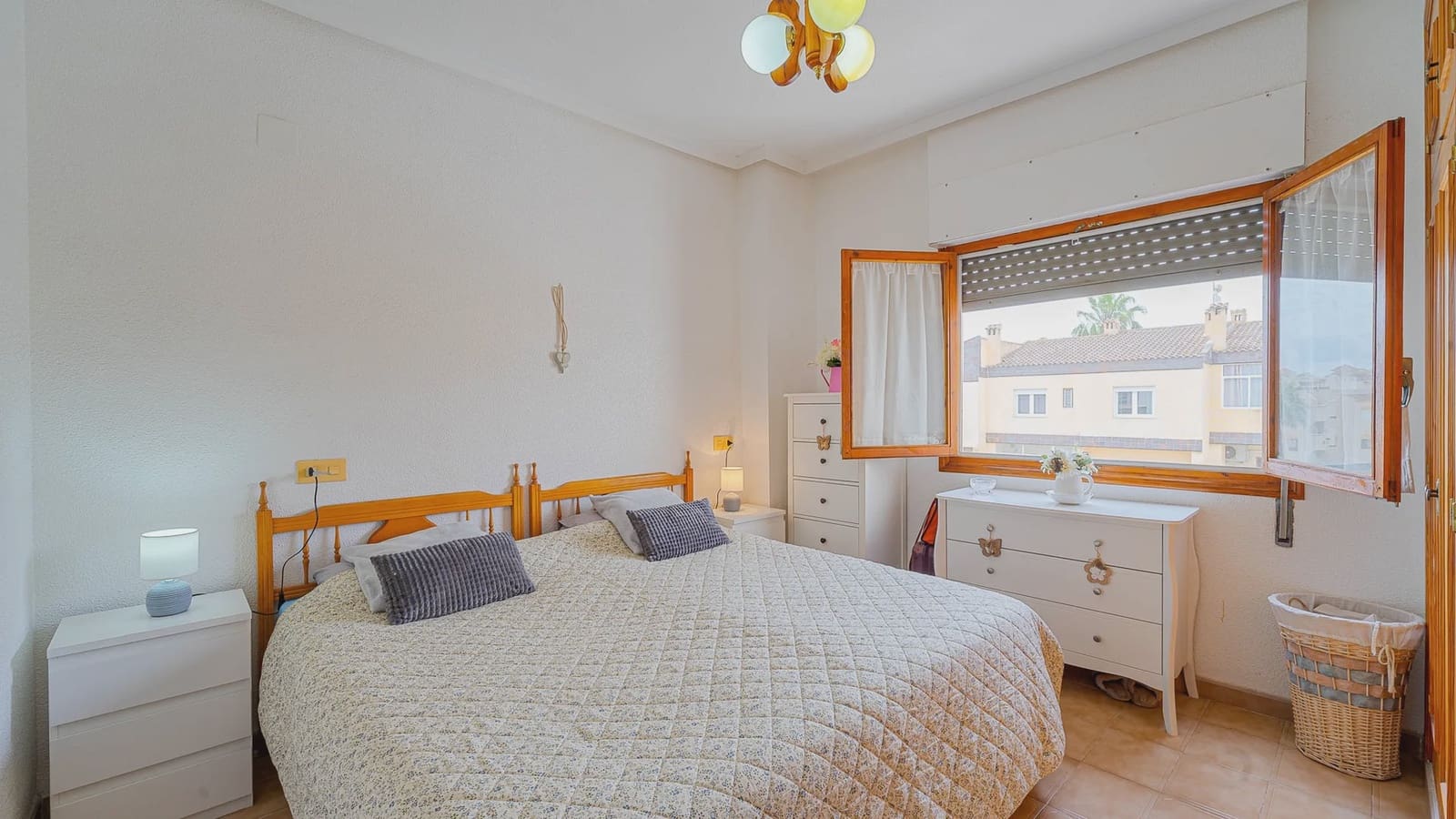 2 soveværelse Lejlighed til salg i Punta Prima med swimmingpool - € 165.000 (Ref: 9994465)