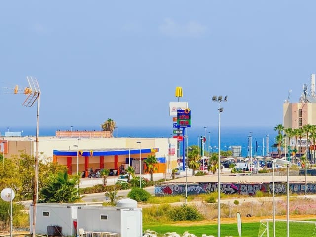 3 soverom Hus til salgs i Torrevieja med svømmebasseng garasje - € 265 000 (Ref: 9994467)