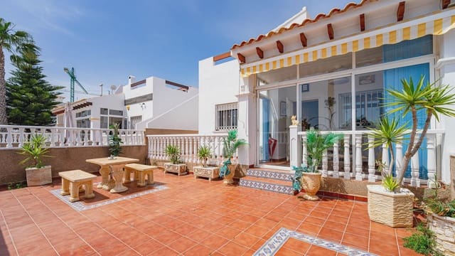 3 soverom Hus til salgs i Torrevieja med svømmebasseng garasje - € 265 000 (Ref: 9994467)