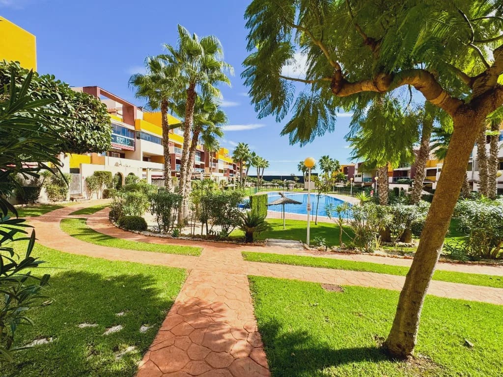 2 Zimmer Apartment zu verkaufen in Playa Flamenca mit Pool Garage - 260.000 € (Ref: 9994470)