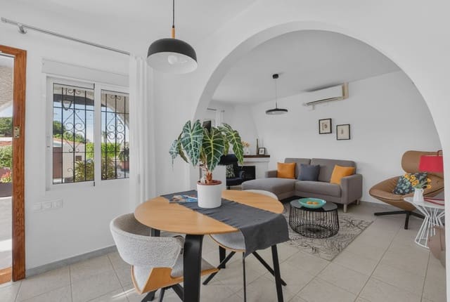 Chalet de 3 habitaciones en El Chaparral - La Siesta - La Torreta, Torrevieja en venta con garaje - 399.000 € (Ref: 9995309)