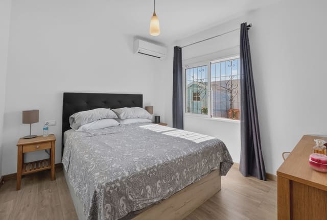 Chalet de 3 habitaciones en El Chaparral - La Siesta - La Torreta, Torrevieja en venta con garaje - 399.000 € (Ref: 9995309)