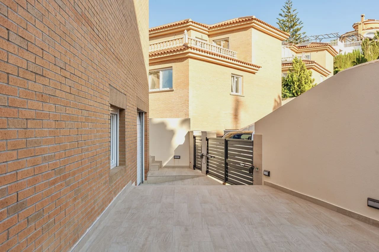 4 Zimmer Villa zu verkaufen in Ciudad Quesada mit Pool Garage - 580.000 € (Ref: 9995415)