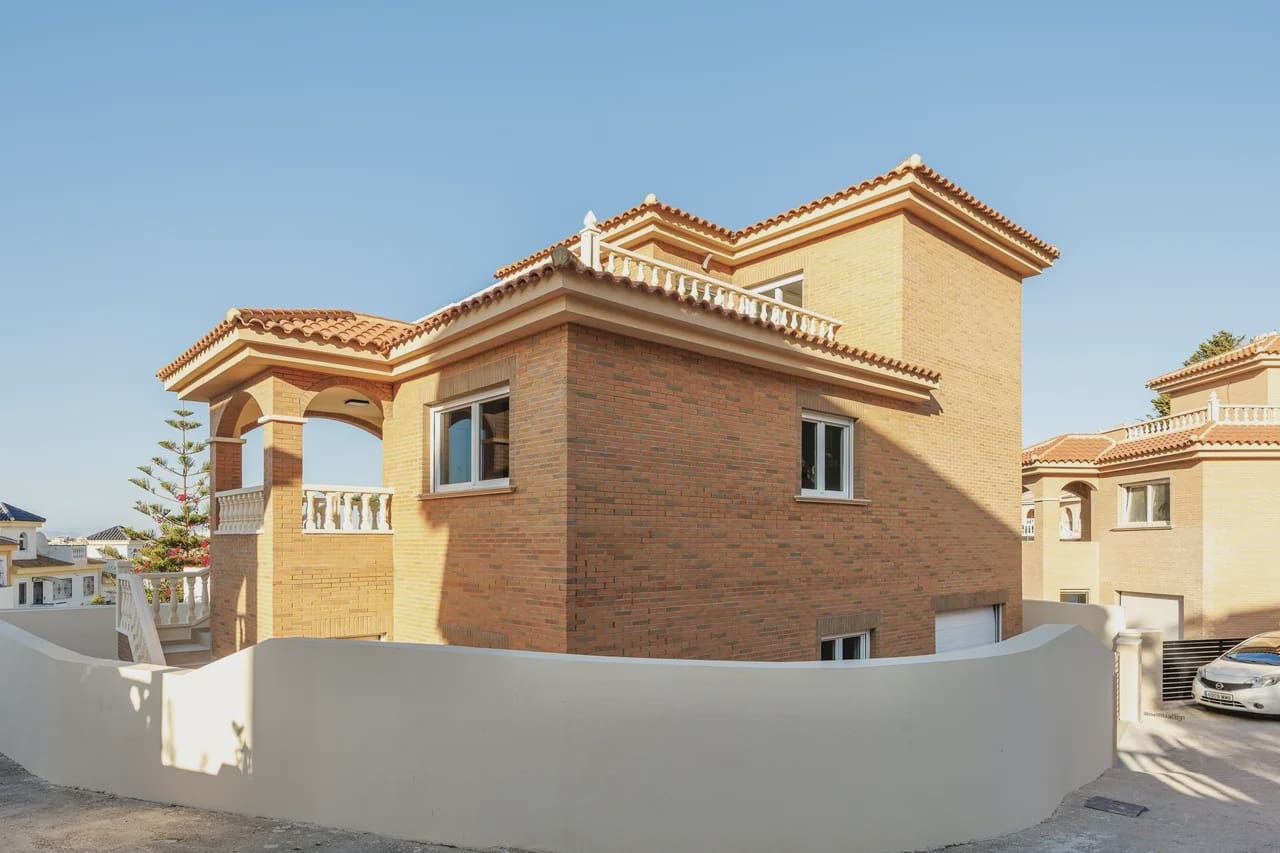 4 Zimmer Villa zu verkaufen in Ciudad Quesada mit Pool Garage - 580.000 € (Ref: 9995415)