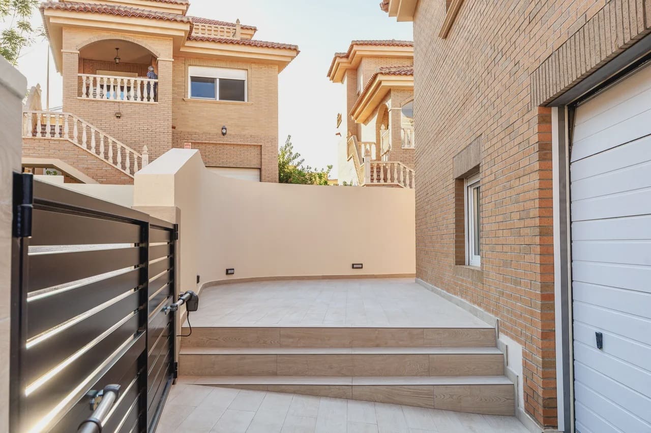 4 Zimmer Villa zu verkaufen in Ciudad Quesada mit Pool Garage - 580.000 € (Ref: 9995415)