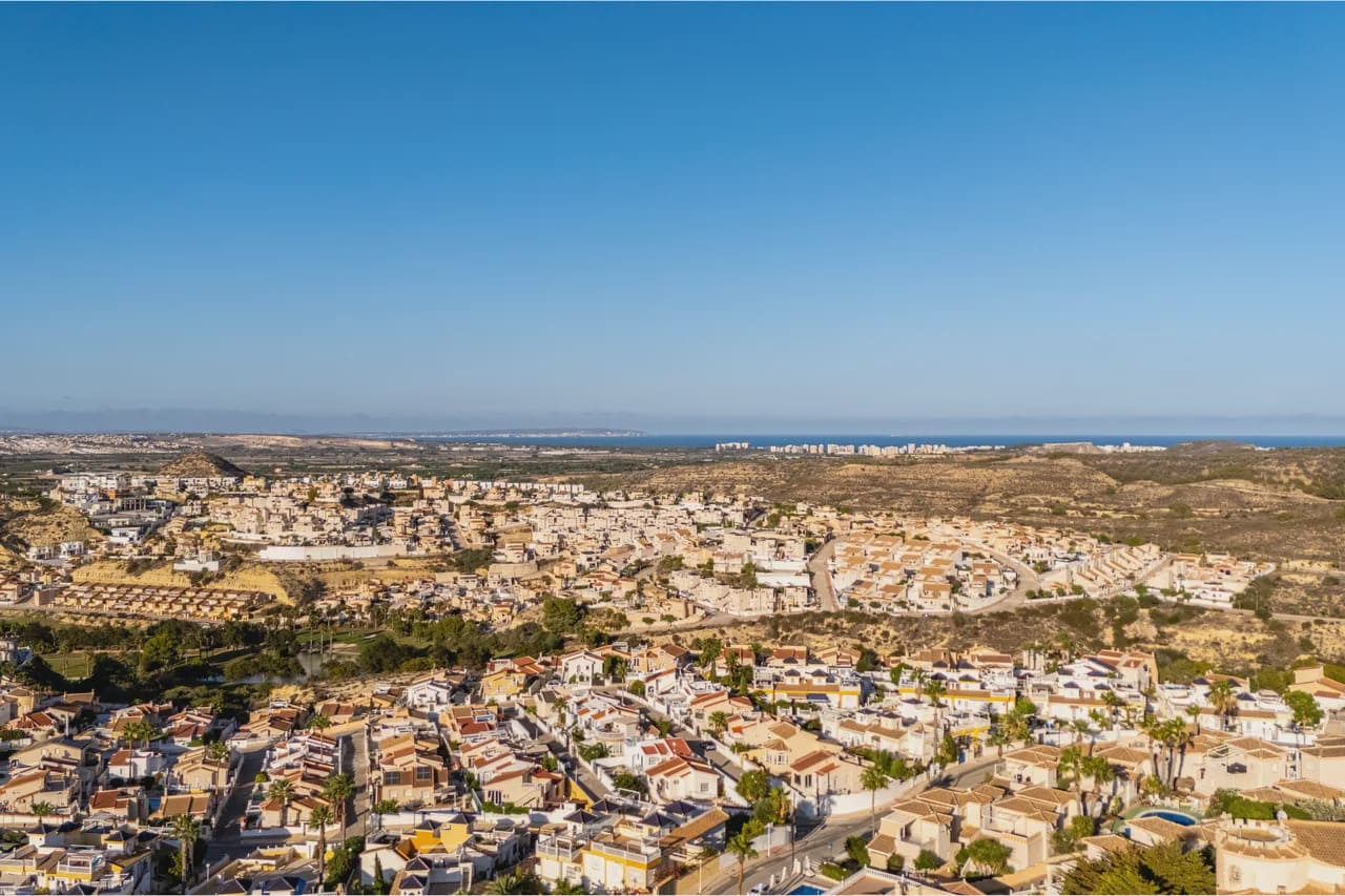 4 Zimmer Villa zu verkaufen in Ciudad Quesada mit Pool Garage - 580.000 € (Ref: 9995415)