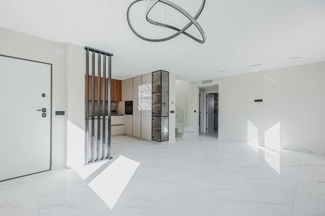 4 Zimmer Villa zu verkaufen in Ciudad Quesada, Rojales mit Pool Garage - 580.000 € (Ref: 9995415)