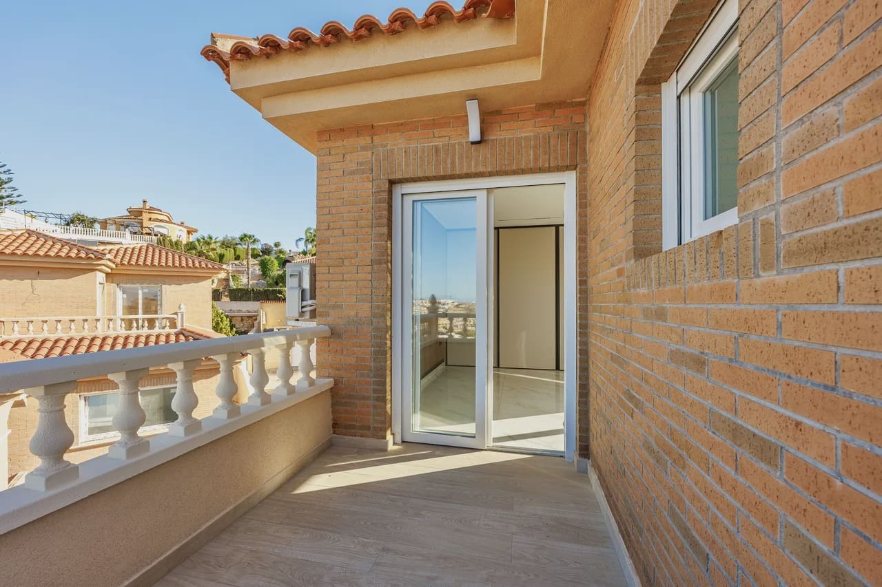 4 Zimmer Villa zu verkaufen in Ciudad Quesada mit Pool Garage - 580.000 € (Ref: 9995415)