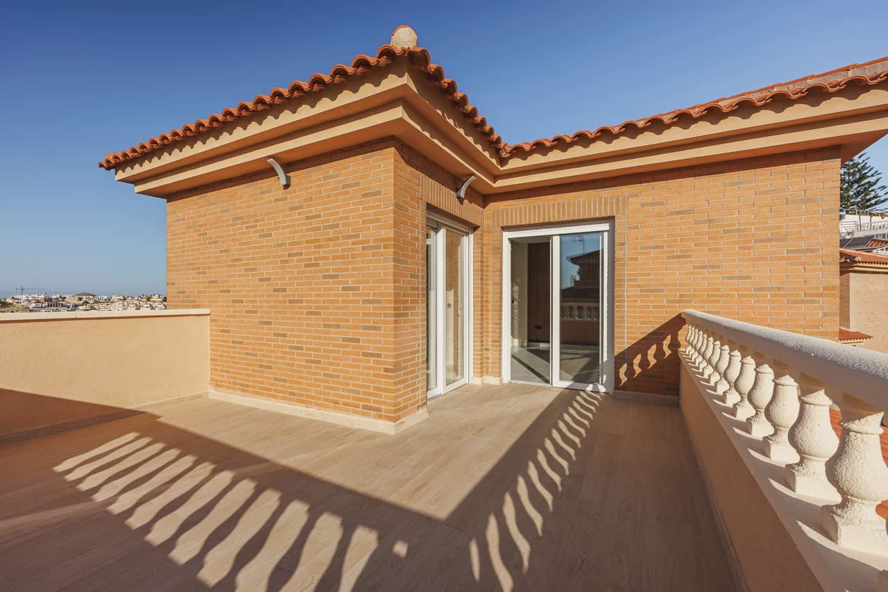 4 Zimmer Villa zu verkaufen in Ciudad Quesada mit Pool Garage - 580.000 € (Ref: 9995415)
